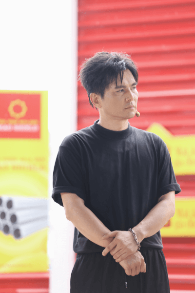 Lâm Hùng xúc động nhắc tuổi thơ mồ côi cha trong chương trình Mái ấm gia đình Việt