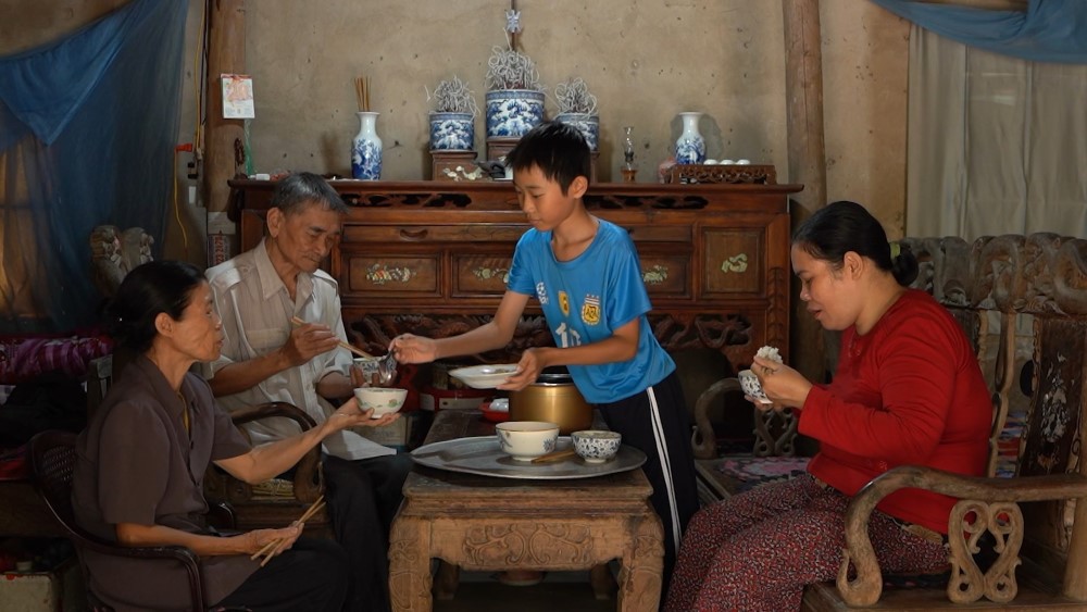 Diệu Nhi cùng Long Vũ góp sức mang về 100 triệu đồng cho các em nhỏ mồ côi