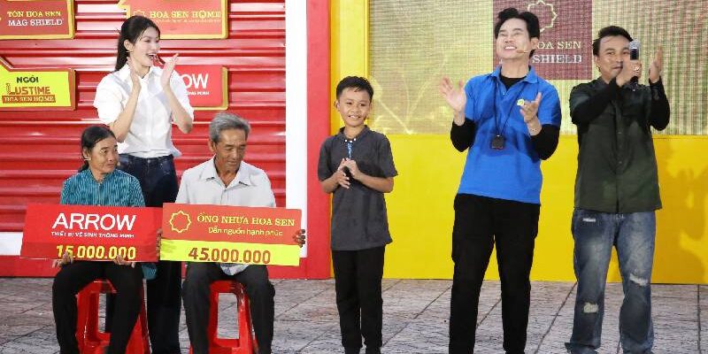 Chế Nguyễn Quỳnh Châu và ca sĩ Hồ Phi Nal góp sức mang về 100 triệu đồng cho trẻ em mồ côi