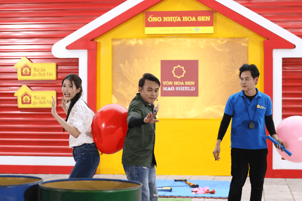 Chế Nguyễn Quỳnh Châu và ca sĩ Hồ Phi Nal góp sức mang về 100 triệu đồng cho trẻ em mồ côi