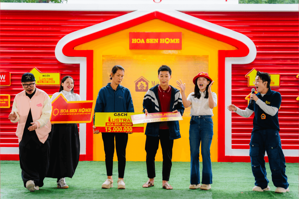 Huỳnh Lập, Hà Lê xót xa trước cảnh người bà già yếu gồng gánh nuôi hai cháu mồ côi