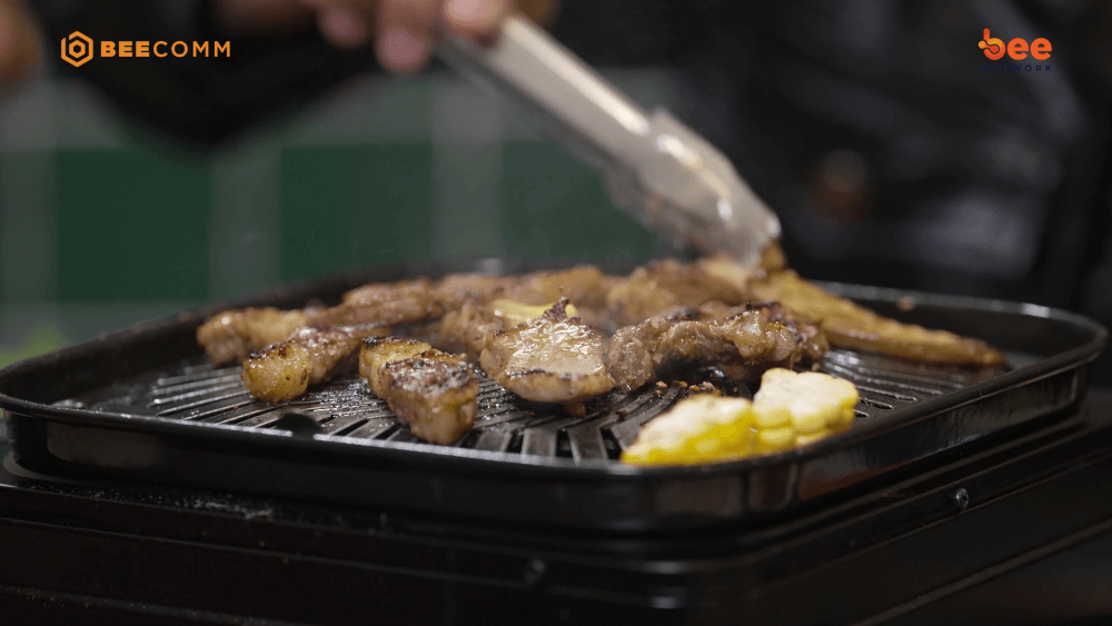 Lâm Nguyễn và Năm Chà khám phá quán nướng hoài cổ trong Tập 33 Quán ăn hạnh phúc