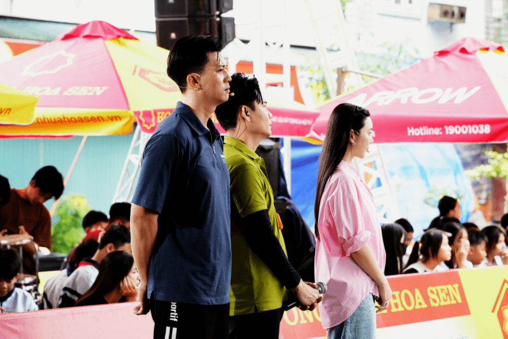 Hà Việt Dũng, Quỳnh Kool xúc động trước bé gái lớp 5 tự lo cho bản thân vì mẹ bệnh, anh trai bỏ học đi làm