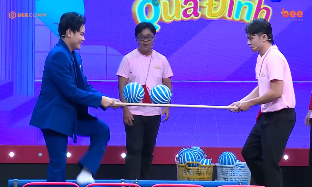 Học trò Minh Nhí bất ngờ xuất hiện cùng gia đình tại “Nhà Mình Quá Đỉnh”