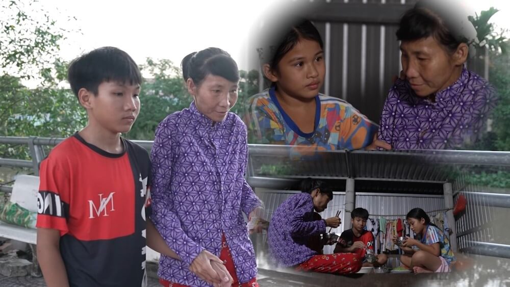 Bạch Công Khanh và Phương Anh lăn xả hết mình, ướt sũng người vì thực hiện thử thách để giúp đỡ hoàn cảnh khó khăn