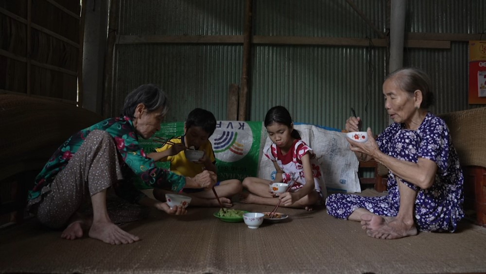 Hơn nửa tỷ đồng được trao đến các em nhỏ mồ côi trong tập 169 chương trình Mái ấm gia đình Việt