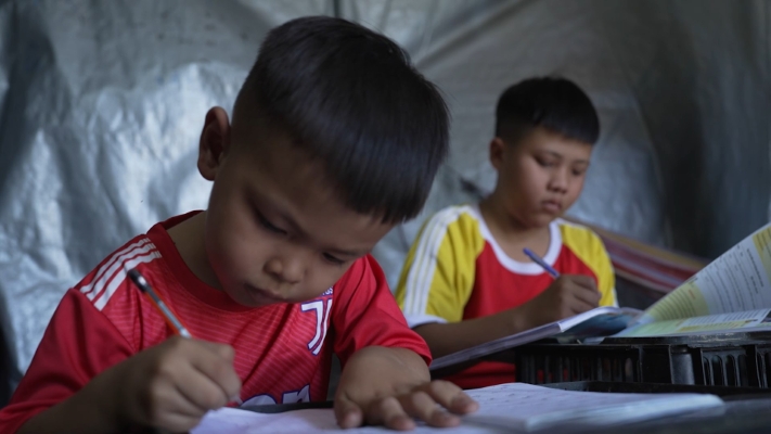 Mái ấm gia đình Việt tập 175 Huỳnh Lập, Puka và Lê Nhân nghẹn ngào trước nỗi lo mồ côi của các em nhỏ có cha mẹ bệnh nặng