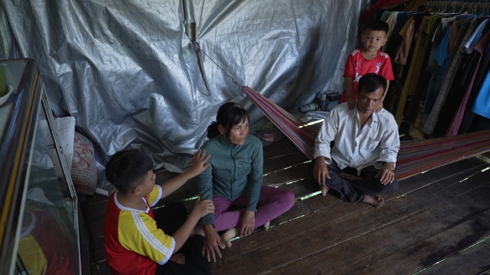 Mái ấm gia đình Việt tập 175 Huỳnh Lập, Puka và Lê Nhân nghẹn ngào trước nỗi lo mồ côi của các em nhỏ có cha mẹ bệnh nặng