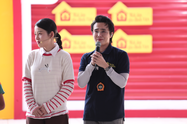 Mái ấm gia đình Việt tập 175 Huỳnh Lập, Puka và Lê Nhân nghẹn ngào trước nỗi lo mồ côi của các em nhỏ có cha mẹ bệnh nặng