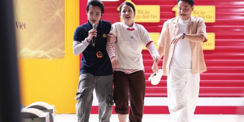 Diễn viên Puka được khán giả hỗ trợ khi bị chấn thương lúc thực hiện thử thách để giúp đỡ các em nhỏ khó khăn 