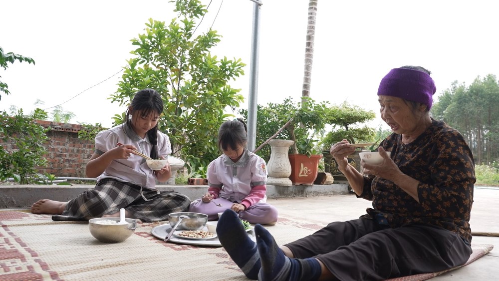 “Mái ấm gia đình Việt” tập 179 trao hơn nửa tỷ đồng cho các em nhỏ mồ côi