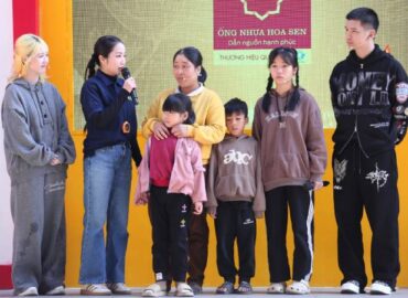 Ốc Thanh Vân xúc động trước người mẹ một mình nuôi ba con, chăm chồng sống thực vật