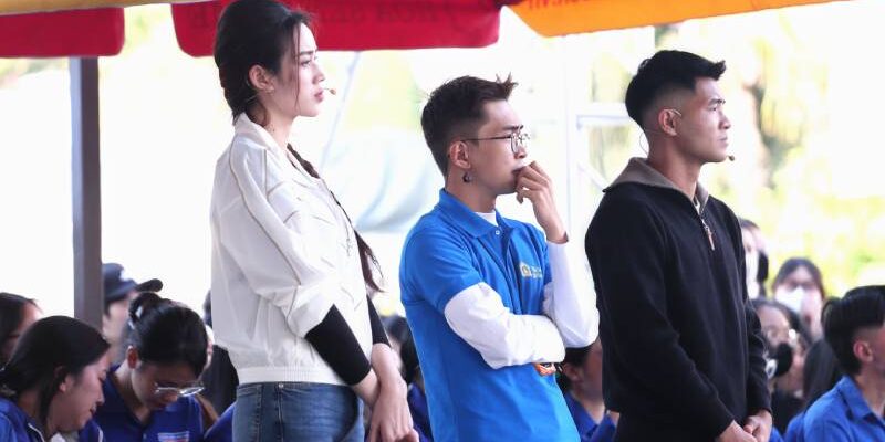 Minh Dự lần đầu làm MC Mái ấm gia đình Việt, nghẹn lòng trước những mảnh đời kém may mắn