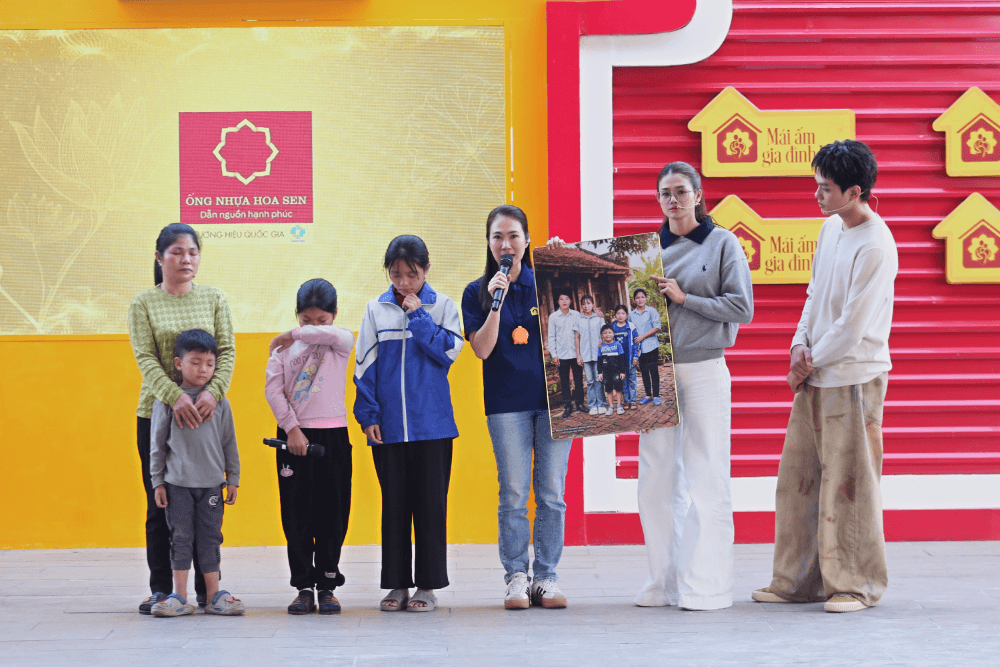 MC Thanh Thảo nghẹn lòng, Bùi Trường Linh xót xa trước gia cảnh mẹ đơn thân, con ngoan hiếu thảo