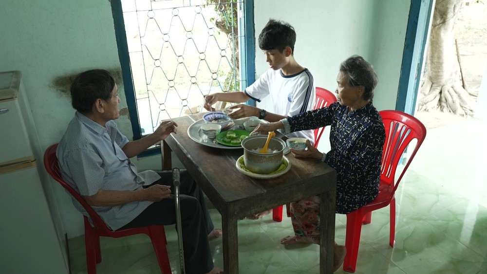 Đại Nghĩa, Nguyễn Đình Vũ, Phương Anh Bolero nghẹn ngào trước cậu bé 13 tuổi nương tựa ông bà cố lớn tuổi