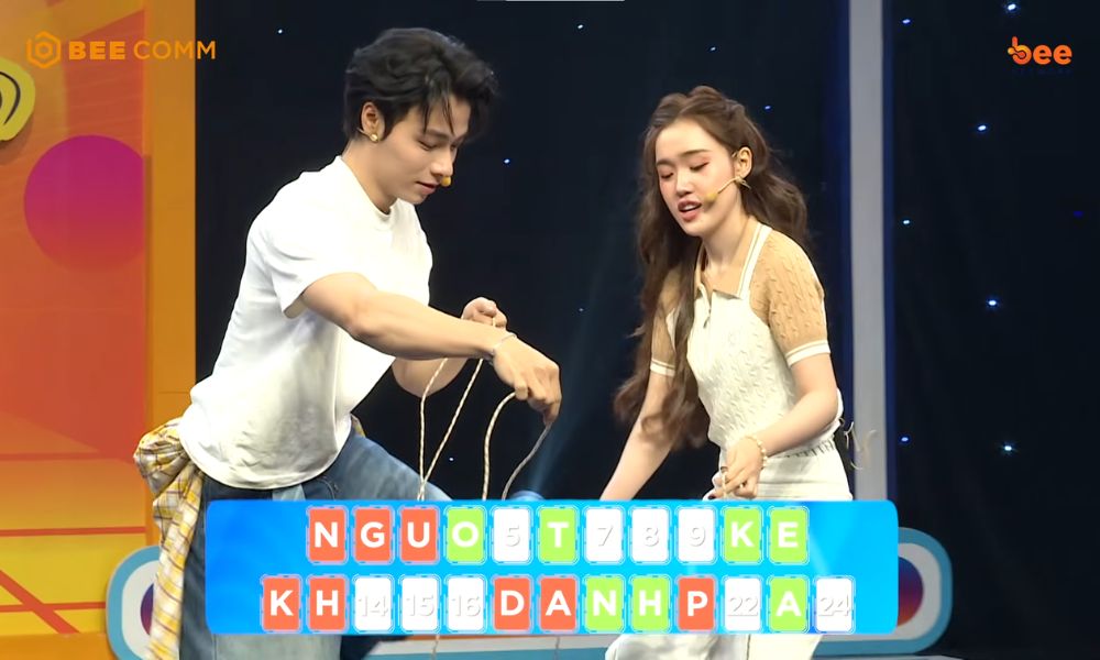 Bộ đôi Á hậu cuộc thi Hoa hậu Biển Việt Nam 2025 “căng não” trước loạt thử thách khó tại “Úm Ba La Ra Chữ Gì?”