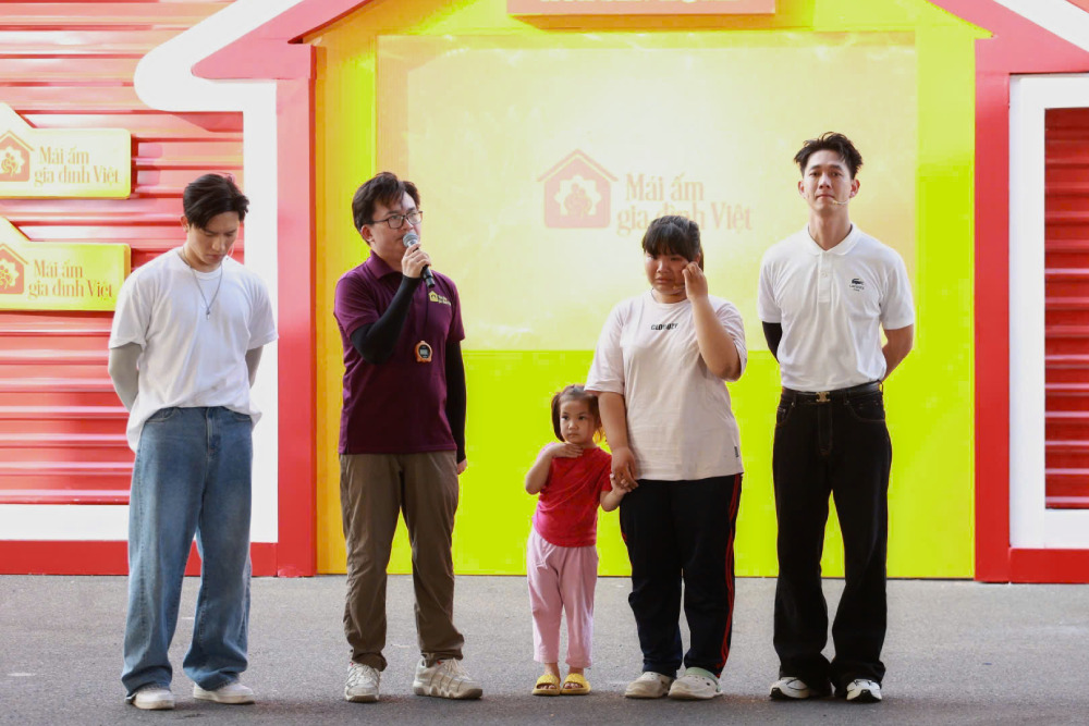 Song Luân, Anh Tú bán bánh gây quỹ, thu gần 30 triệu đồng hỗ trợ hoàn cảnh khó khăn