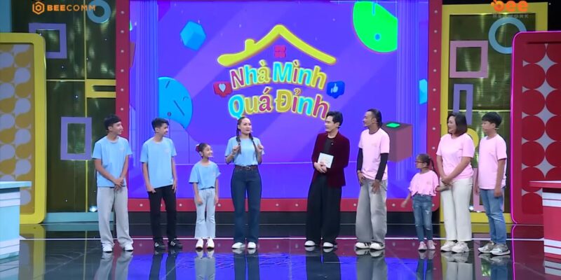 Diễm Phương diễn nét nũng nịu khiến MC Dương Hồng Phúc và Hoàng Phi “đỡ không kịp”