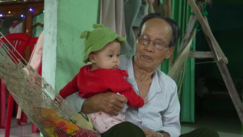 Thanh Thảo, Mai Phương, Trương Đình Hoàng nghẹn lòng trước nghị lực của các em nhỏ kém may mắn