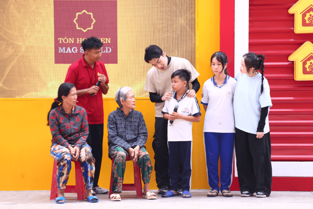 Cris Phan – Mai Quỳnh Anh lăn xả thử thách, cùng Thái Vũ và khán giả trao hơn 250 triệu đồng cho trẻ mồ côi