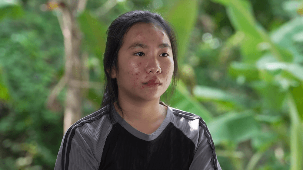 Phí Phương Anh, Double2T lấm lem bò qua bột mì để giành quà cho trẻ em có hoàn cảnh khó khăn