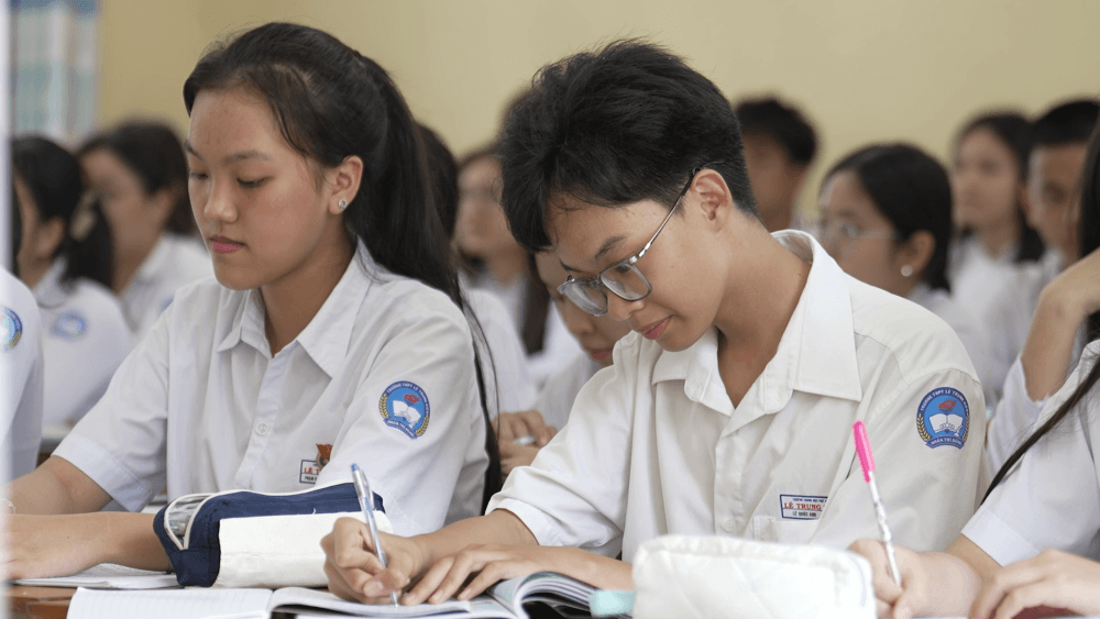 Đại Nghĩa, Phí Phương Anh nghẹn ngào trước cảnh cô bé trò chuyện cùng di ảnh mẹ