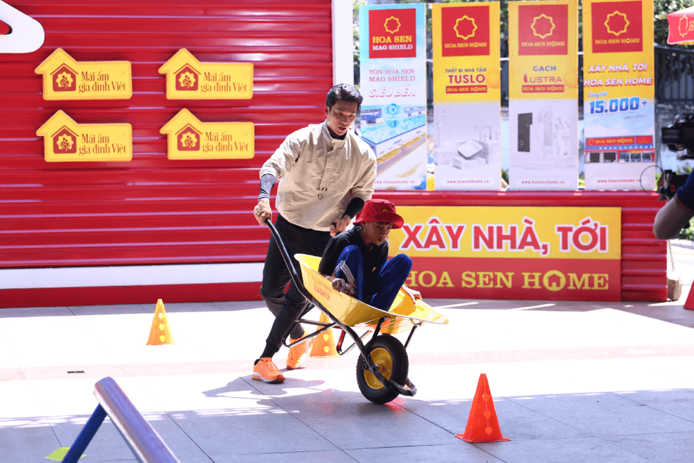 Hơn 200 triệu đồng được trao cho các em nhỏ có hoàn cảnh khó khăn trong Mái ấm gia đình Việt - Tập 187