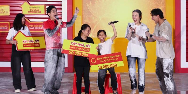 Khải Đăng lăn xả, Huỳnh Phạm Thủy Tiên bất chấp hình tượng để kiếm tiền hỗ trợ hoàn cảnh khó khăn