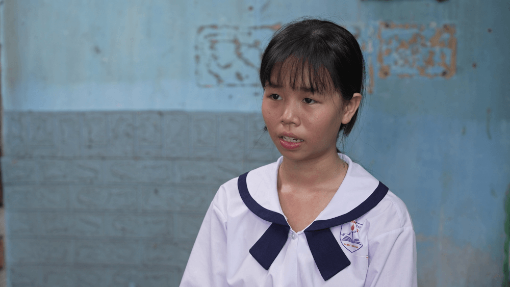 LyLy và Vĩnh Đam lấm lem từ đầu đến chân vẫn quyết không bỏ cuộc vì trẻ em có hoàn cảnh khó khăn