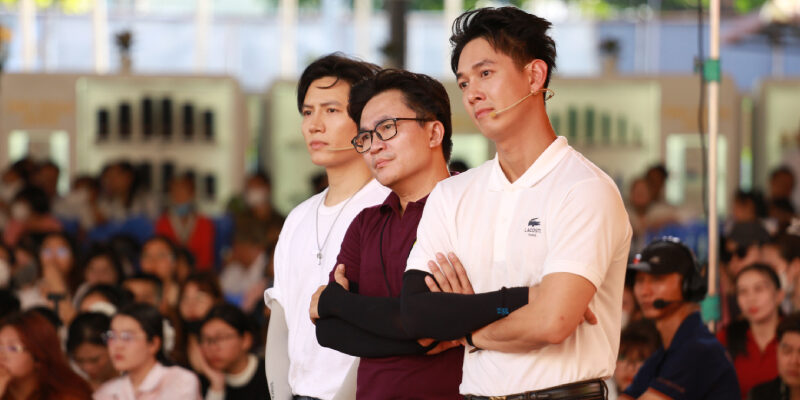 Đại Nghĩa bật khóc, Song Luân và Anh Tú nghẹn ngào trước cô bé mồ côi được ông bà hàng xóm cưu mang suốt hơn 10 năm