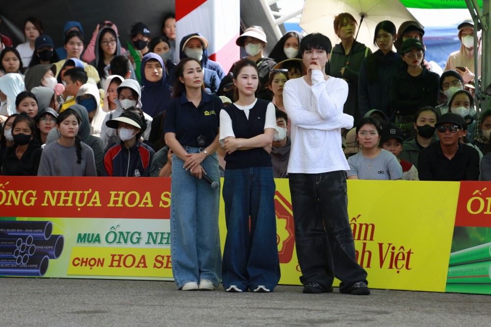Hương Tràm xúc động, Khánh Vy nghẹn ngào trở về quê hương tham gia ghi hình Mái ấm gia đình Việt