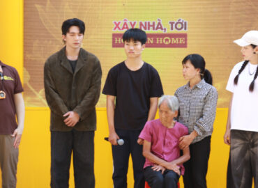 MC Đại Nghĩa bật khóc trước cậu bé sống cùng ông bà gần trăm tuổi và cha mắc bệnh tâm thần