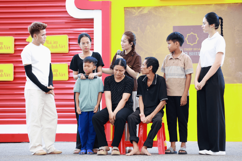 Á hậu Vân Nhi và MC Thanh Thảo không kìm được nước mắt khi nghe ước mơ “được ở bên cha mẹ thật lâu” của cô bé 15 tuổi