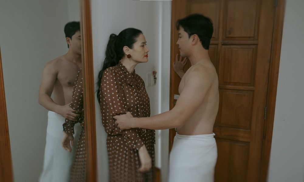 Sau vai mẹ kế gây tranh cãi, Thân Thúy Hà tiếp tục gây chú ý với mối quan hệ ngoài luồng cùng trai trẻ