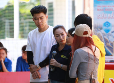 MC Ốc Thanh Vân nghẹn lòng, Phạm Lý Đức lén lau nước mắt trước nghị lực của cô bé sớm thiếu tình cha