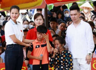 Lâm Vỹ Dạ bật khóc trước hai hoàn cảnh khó khăn, Hương Ly quyết định hỗ trợ học đến hết lớp 12