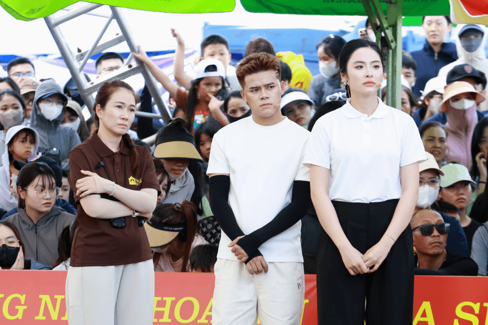 Á hậu Vân Nhi và MC Thanh Thảo không kìm được nước mắt khi nghe ước mơ “được ở bên cha mẹ thật lâu” của cô bé 15 tuổi