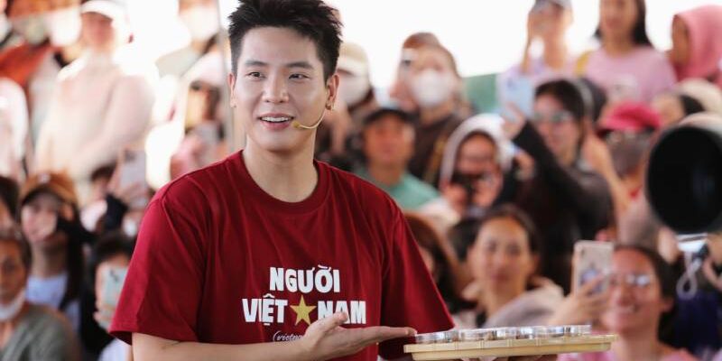 Quân A.P trao 150 triệu đồng cho các em nhỏ có hoàn cảnh khó khăn khi ghi hình “Mái ấm gia đình Việt” tại Khánh Hòa