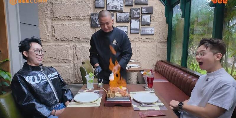 Quán ăn hạnh phúc tập 66 Năm Chà trầm trồ trước màn nướng bò bùng lửa, mê mẩn hương vị Đức ngay giữa lòng Sài Gòn