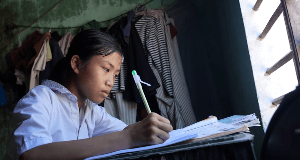 Cha mất thị lực, mẹ bị K máu, cô bé vẫn nỗ lực học tập khiến Ốc Thanh Vân, Hương Tràm cảm phục