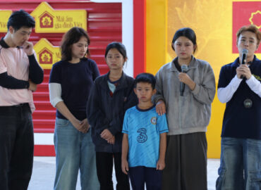 Ba chị em mồ côi mẹ nương tựa nhau khiến Huỳnh Lập, Cara không cầm được nước mắt