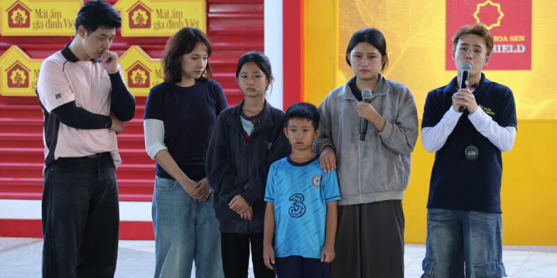 Ba chị em mồ côi mẹ nương tựa nhau khiến Huỳnh Lập, Cara không cầm được nước mắt