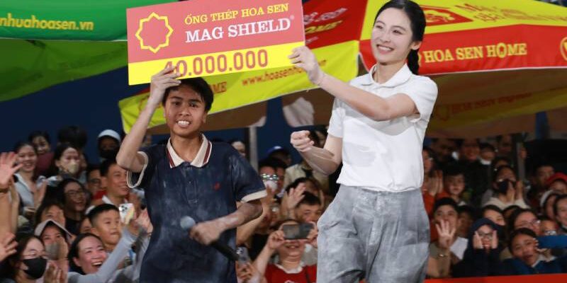 MC Thanh Thảo bật khóc, Á hậu Vân Nhi và ca sĩ Nguyễn Thái Học nghẹn lòng trước cậu bé một mình chăm mẹ bệnh