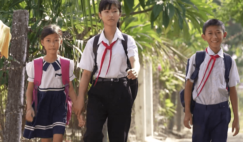 Trương Quỳnh Anh bật khóc khi hai chị em mồ côi chỉ ước một bữa cơm có đủ cha mẹ 
