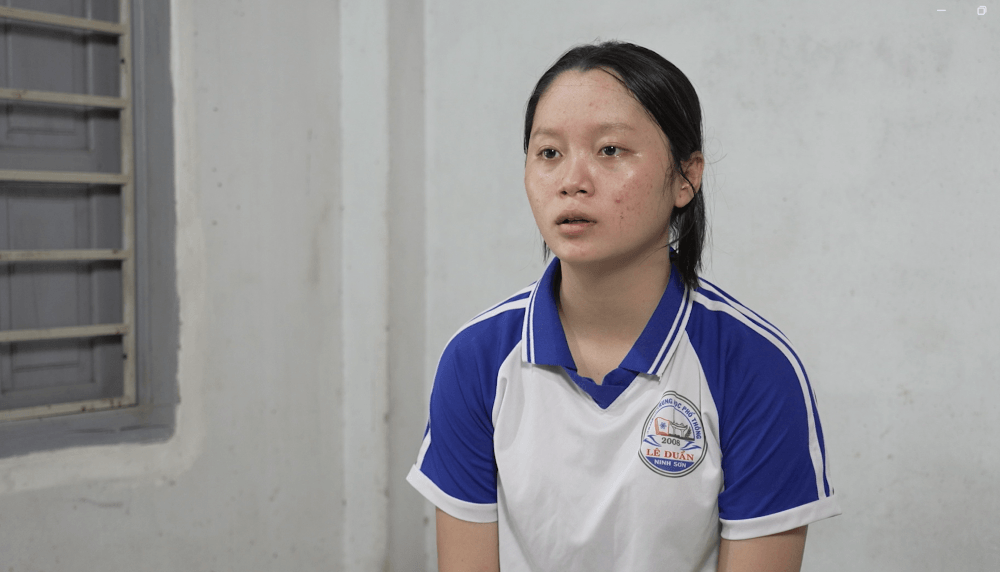 Cô bé 17 tuổi không có cha, mẹ bỏ mặc đã tự lập sau khi bà mất khiến Đại Nghĩa, Tùng Dương xúc động 