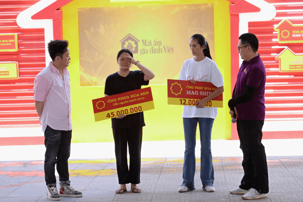 Cô bé 17 tuổi không có cha, mẹ bỏ mặc đã tự lập sau khi bà mất khiến Đại Nghĩa, Tùng Dương xúc động 