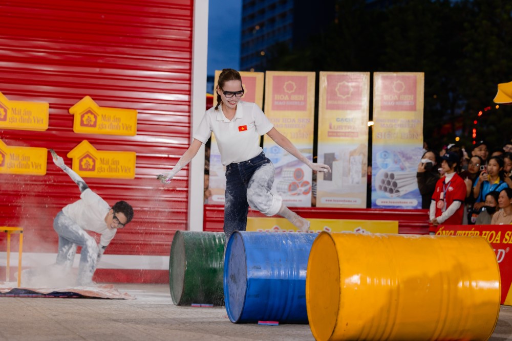 Lê Hoàng Phương, Thành Đạt lấm lem bột mì khi hết mình đồng hành cùng các em nhỏ mồ côi