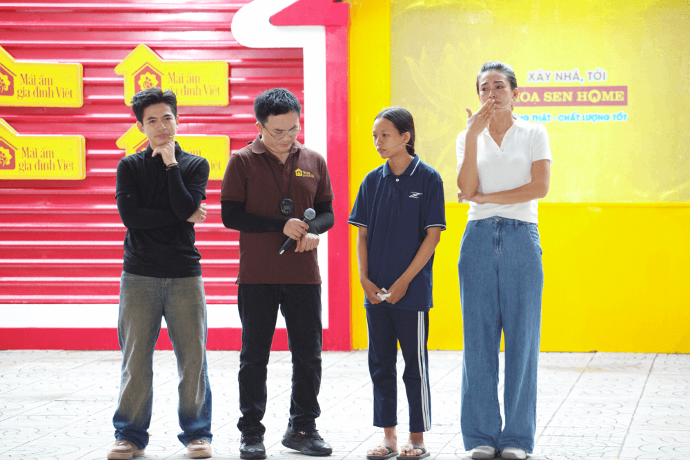 MC Đại Nghĩa, ca sĩ Đạt Long Vinh và á hậu Mâu Thủy xót xa trước những mảnh đời bất hạnh tại Mái ấm gia đình Việt