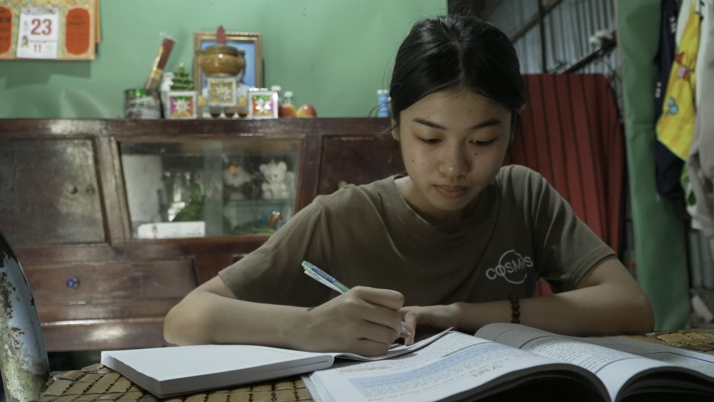 MC Đại Nghĩa, ca sĩ Đạt Long Vinh và á hậu Mâu Thủy xót xa trước những mảnh đời bất hạnh tại Mái ấm gia đình Việt