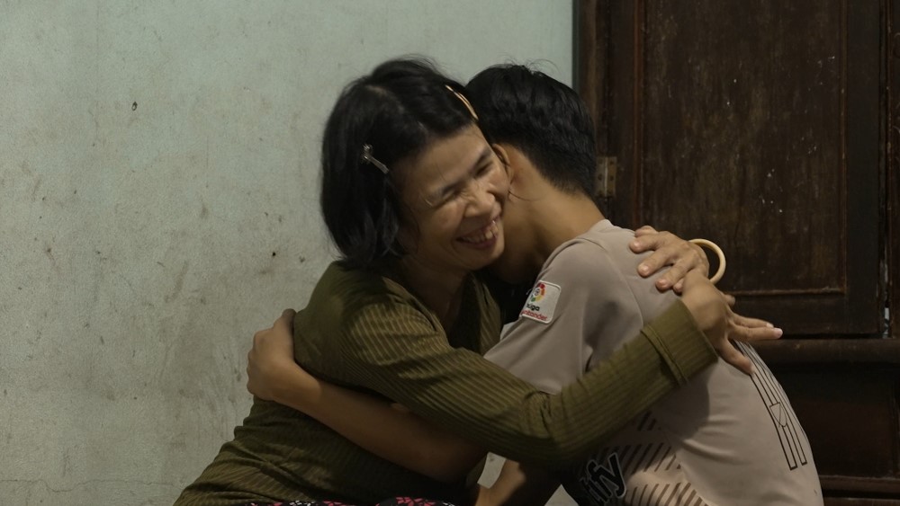 Giang Hồng Ngọc nghẹn ngào khi cậu bé 14 tuổi nói ăn gì cũng ngon, miễn được ăn cùng mẹ